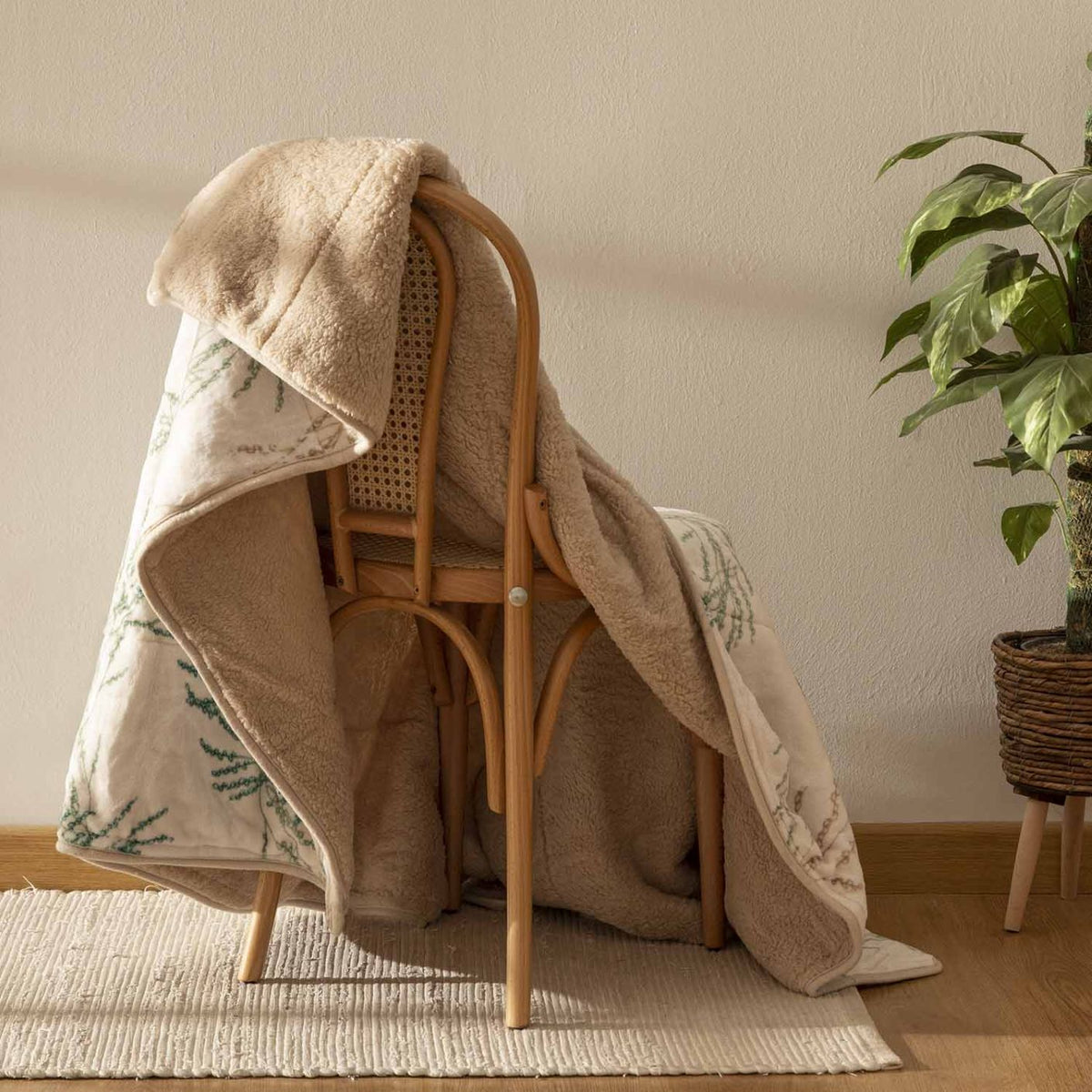 Cómo elegir la manta perfecta para tu sofá o tu cama