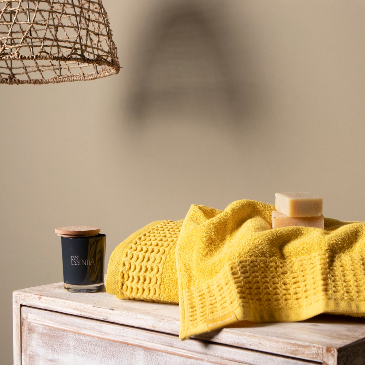 ¿CÓMO INFLUYE EN NUESTRO HOGAR CAMBIAR LA ROPA DE BAÑO?